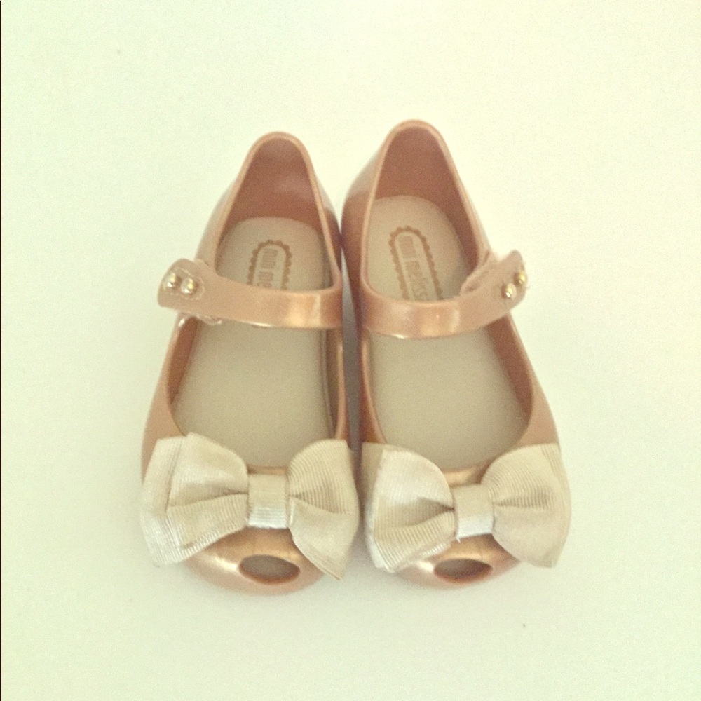 Mini Melissa size 6 shoe.